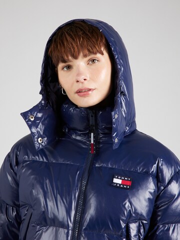 Tommy Jeans Winterjas 'Alaska' in Blauw