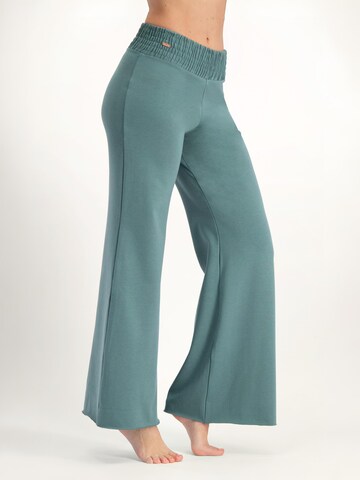 Urban Goddess Yoga & Activewear Wide Leg Sporthose 'Flow Yoga' in Grün