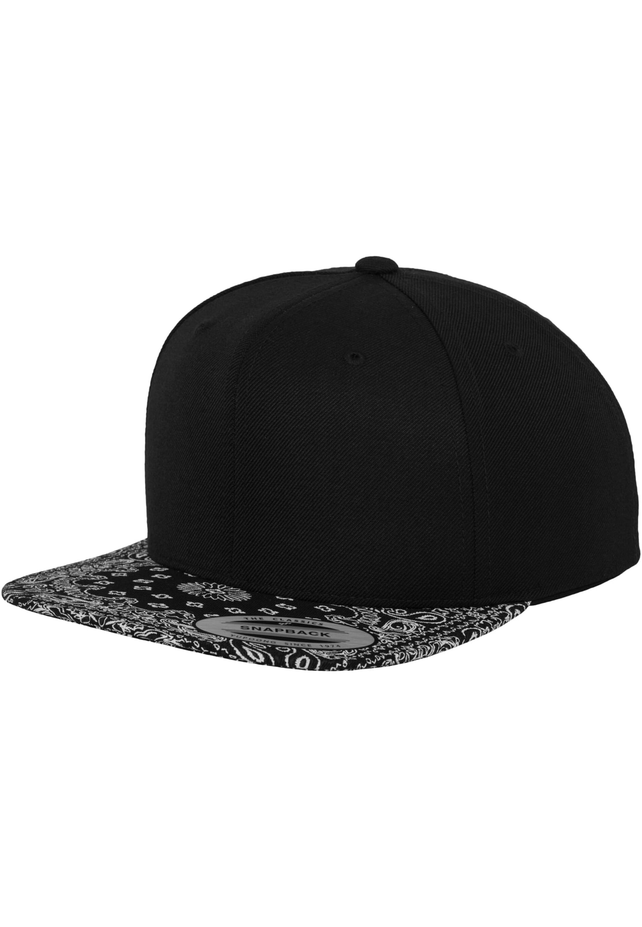 Flexfit Cap in Black: front