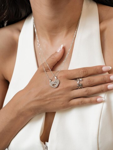 Hey Happiness Ketting 'Connected Family Heart' in Zilver: voorkant