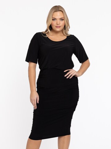 Yoek Skirt in Black: front