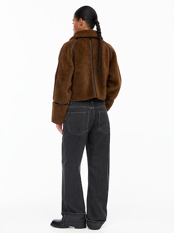 Pull&Bear Přechodná bunda – hnědá