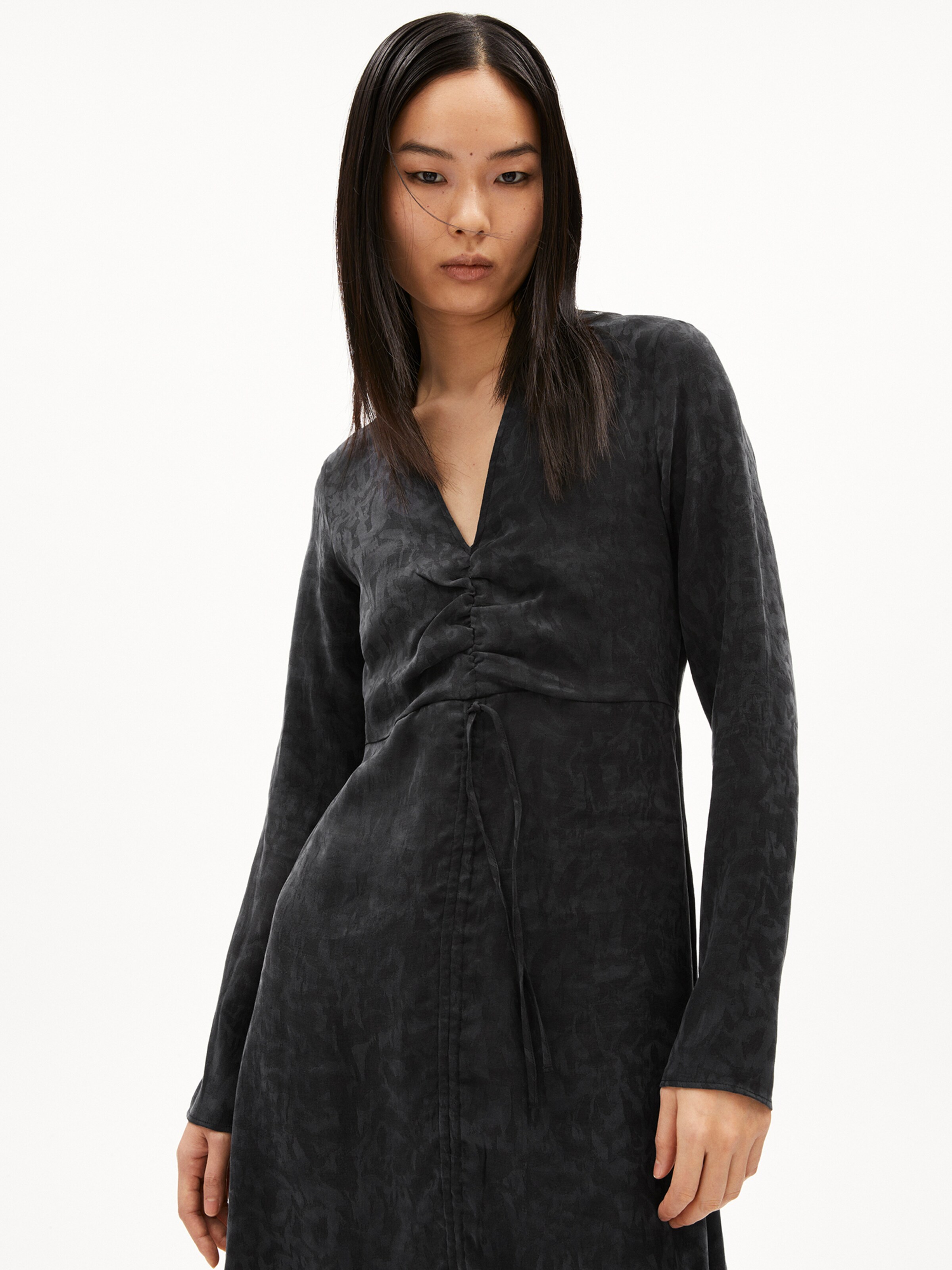 Robe ' TINRAA JACQ ' ARMEDANGELS en noir : devant