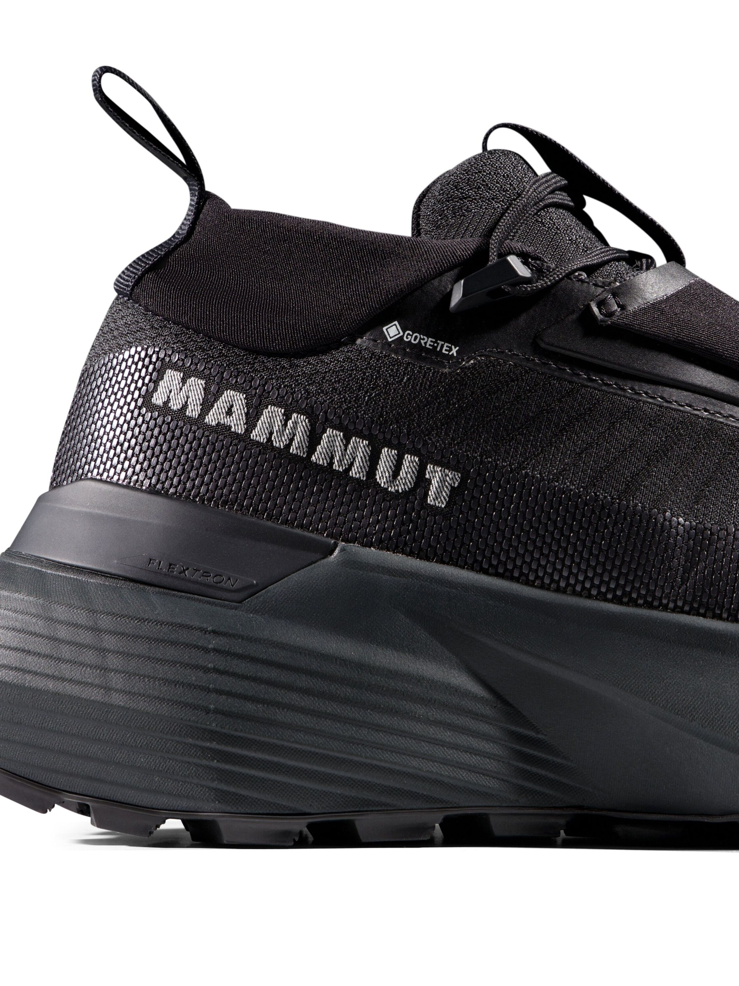 MAMMUT Flats in Black