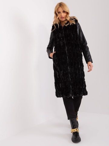 Madnezz House Vest '2368-1.13' in Black: front