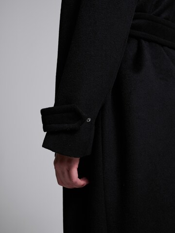 Cappotto di mezza stagione di AEMMI in nero