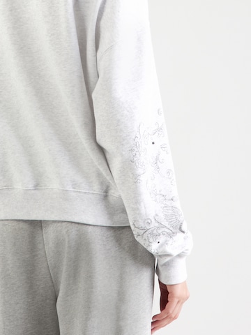 HOLLISTER Sweatshirt 'IZZY LANE' i grå