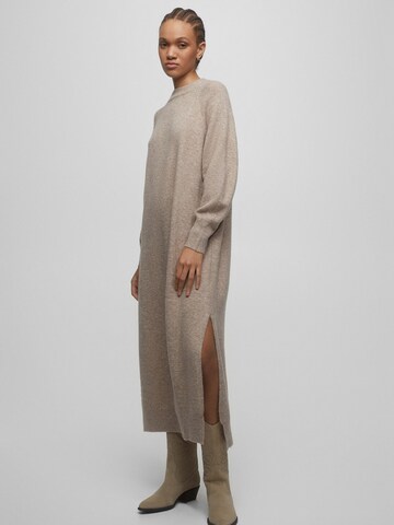 Robes en maille Pull&Bear en beige : devant