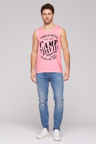 CAMP DAVID Muskelshirt mit Label Print im Used Look in Pink
