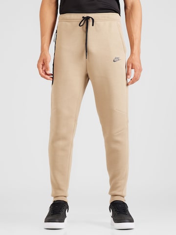 Nike Sportswear Tapered Παντελόνι 'Tech Fleece' σε μπεζ: μπροστά