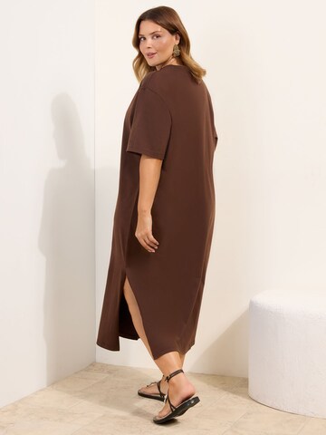 Robe Friends Like These en marron