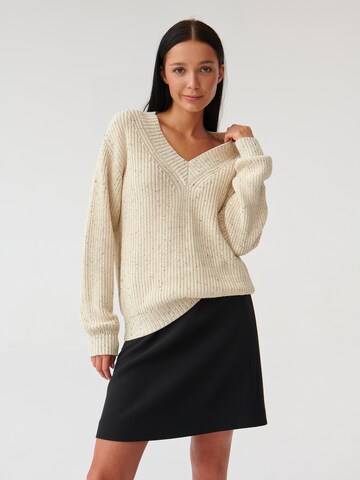 TATUUM Sweater 'EVENEKI' in White: front