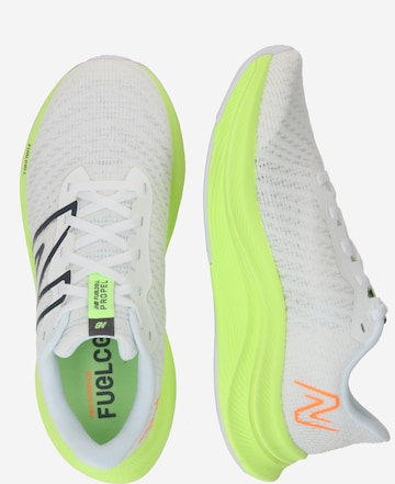 Chaussure de course 'Propel v4' new balance en blanc