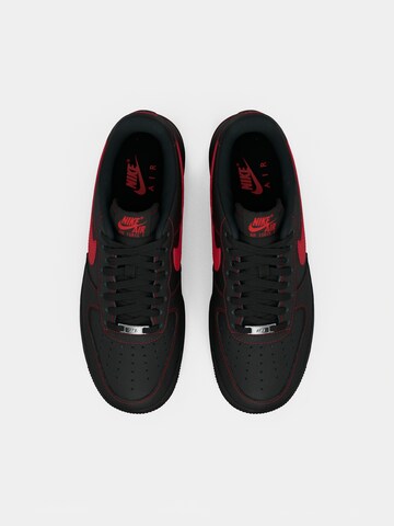 Baskets basses 'AIR FORCE 1 '07 LV8' Nike Sportswear en noir
