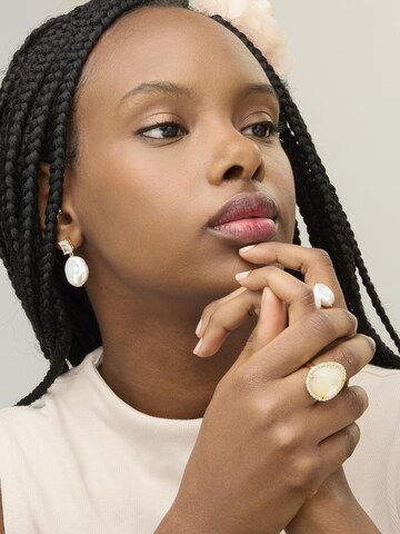 Luxenter Earrings 'Dyafa' in White