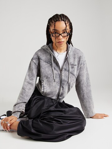 GUESS Originals Sweatjacke in Grau: Vorderseite