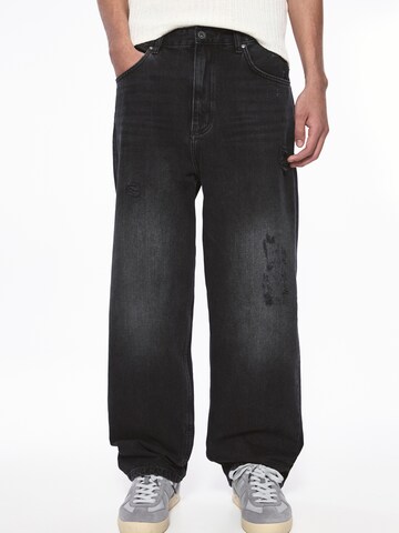 Pull&Bear Loose fit Jeans in Black: front