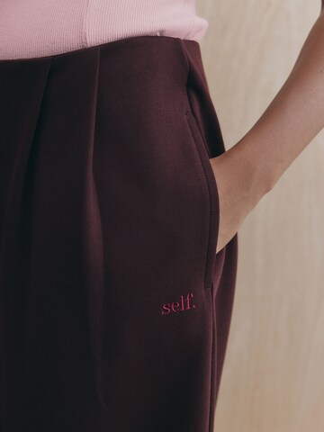 self. Tapered Hose in Rot