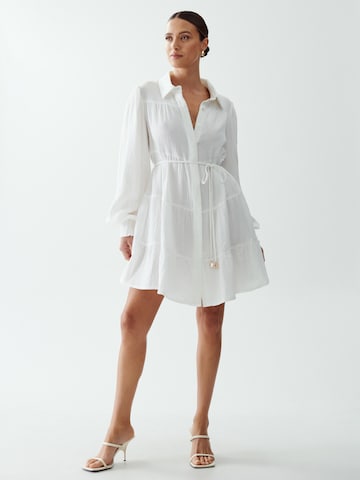 Robe-chemise 'GIIA ' The Fated en blanc