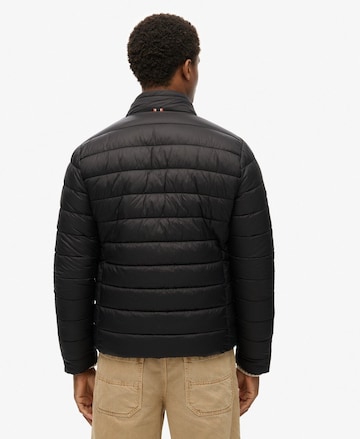 Superdry Tussenjas in Zwart