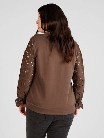 ONLY Carmakoma Sweatshirt 'WANTED' in Brown