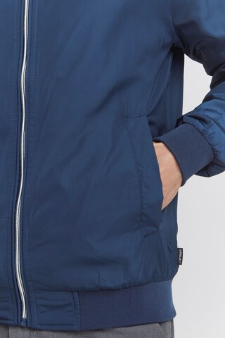 Veste mi-saison 'Capal' 11 Project en bleu