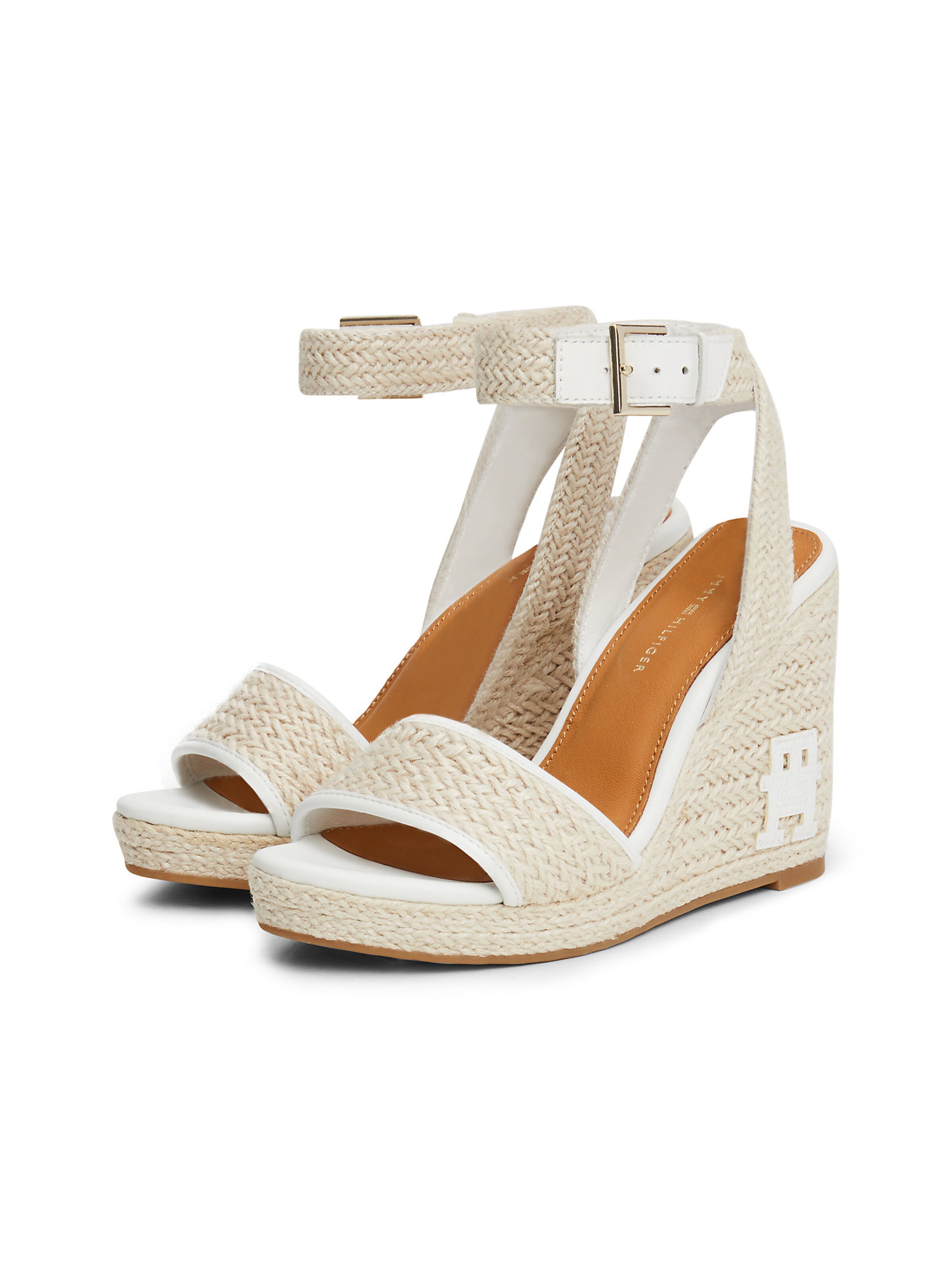 TOMMY HILFIGER Сандали в бежово