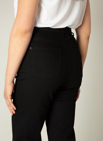 BASE LEVEL CURVY Regular Jeans 'Ayda' in Schwarz