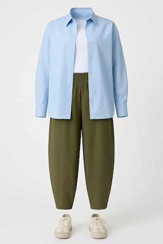 Touche Prive Tapered Broek in Groen: voorkant