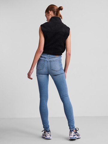 PIECES Skinny Jeans in Blauw