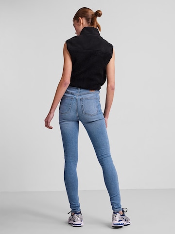 PIECES Skinny Jeans in Blauw