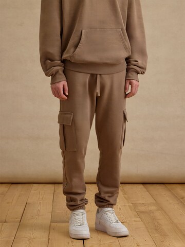 Tapered Pantaloni cargo 'Taylor' di DAN FOX APPAREL in beige: frontale