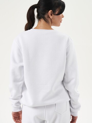 LOUIS LECLER Sweatshirt 'Avery' in Wit