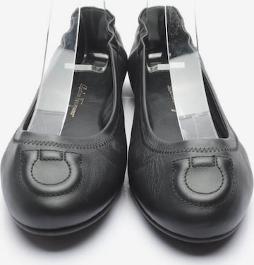 Salvatore Ferragamo Flats & Loafers in 35 in Black