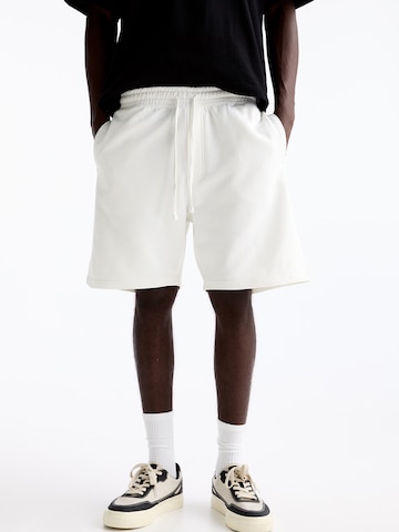 Pull&Bear Regular Shorts in Schwarz: predná strana