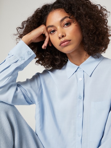 Camicia da donna 'Alexis' di LENI KLUM x ABOUT YOU in blu