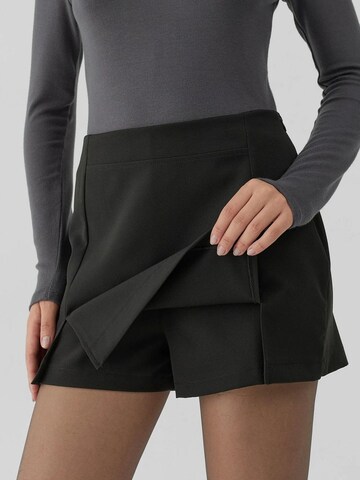 Hiccup Skirt in Black