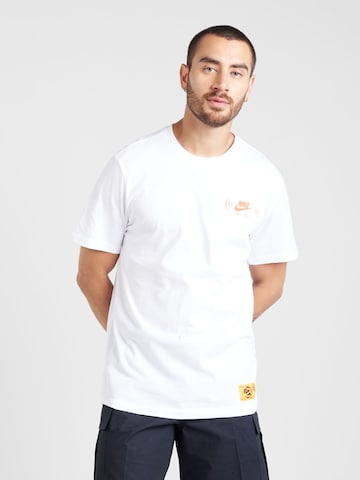 T-Shirt Nike Sportswear en blanc : devant