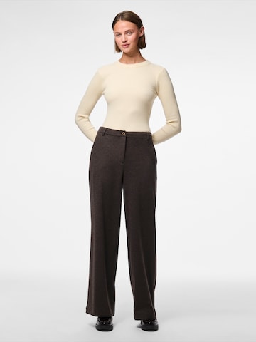 Loosefit Pantalon 'PCMAMILLA' PIECES en marron