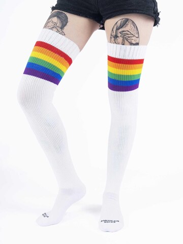 American Socks - Calcetines sobre la rodilla 'Rainbow Pride - Ultra High' en blanco