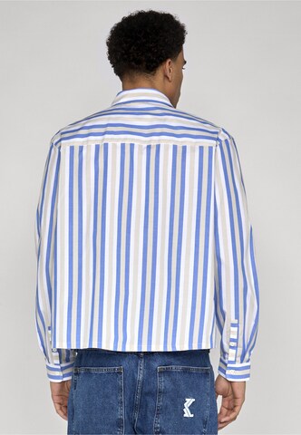 Fit confort Chemise Karl Kani en blanc