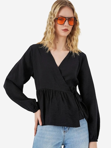 Bigdart Blouse in Zwart: voorkant