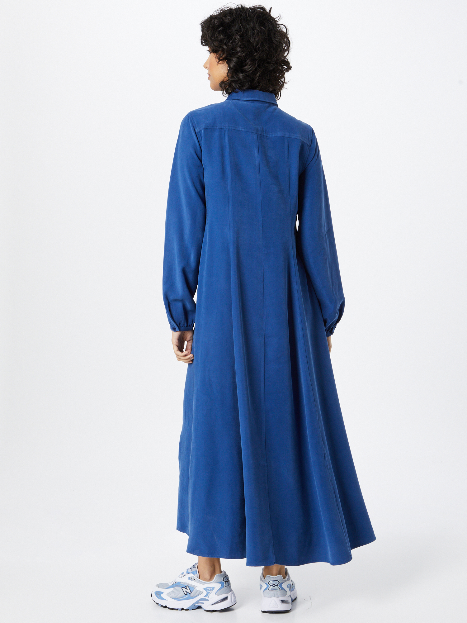 0vSuJ Odzież minimum Sukienka koszulowa Bindine w kolorze Niebieskim 