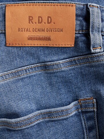 R.D.D. ROYAL DENIM DIVISION Szabványos Farmer 'Mike' - kék