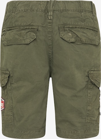 Petrol Industries Regular Shorts in Grün