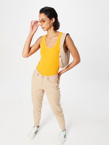 Tapered Jeans 'KESIA' di PIECES in beige