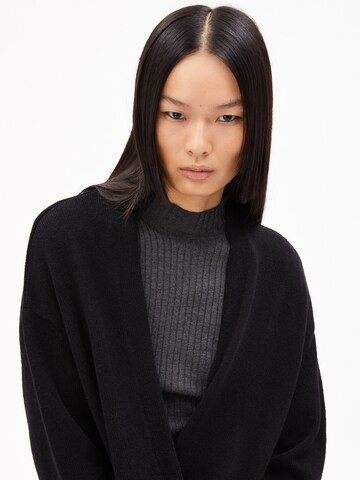 Cardigan 'Kassandraa' ARMEDANGELS en noir