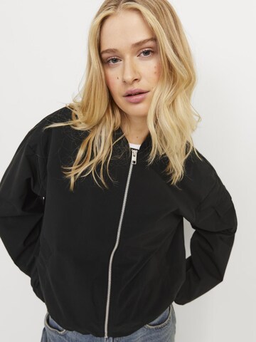 JJXX Between-season jacket 'Leila' in Black