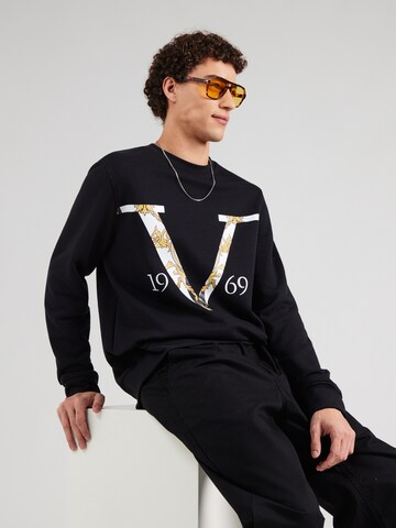 Sweat-shirt 'Nico Old Baroque' 19V69 ITALIA en noir : devant