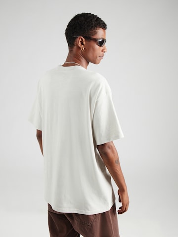 Tricou 'ESS' de la Nike Sportswear pe bej
